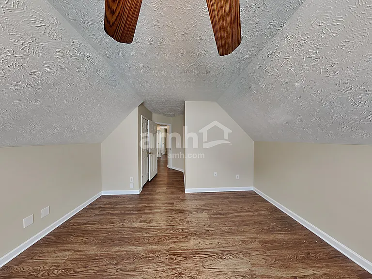 7114 Hillcrest Chase Dr — Photo 12