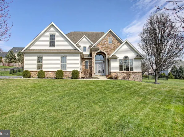 10 Bayberry Rd, Carlisle, PA 17013