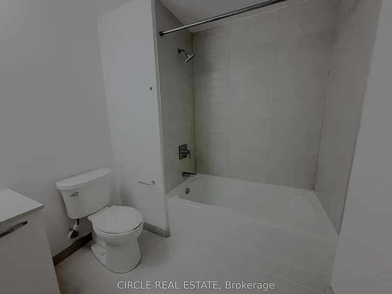 75 James St S #2414 — Photo 10