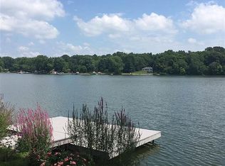 1526 W Shore Dr, Pekin, IL