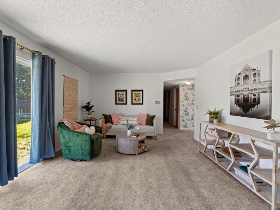 1st image of 2857 Carmelita Dr