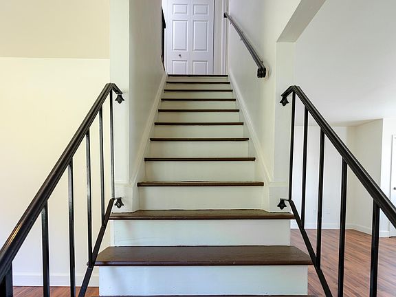 3rd image of 19 Canterbury Woods St