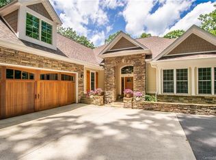 2 Wallington Ct, Flat Rock, NC 28731