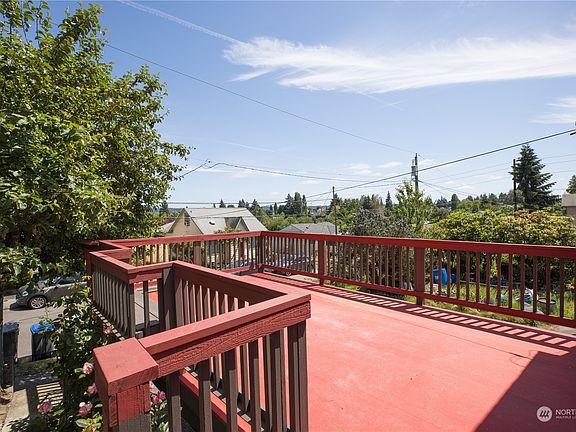 4th image of 1319 Marguerite Avenue
