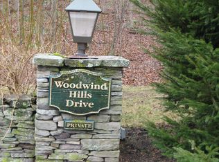 1003 Woodwind Hill Dr, Dalton, PA 18414