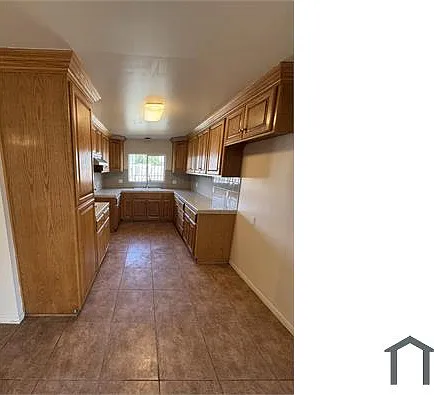 9004 S San Pedro St — Photo 4