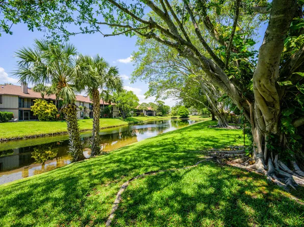 708 Harbour Pointe Way, Greenacres, FL 33413