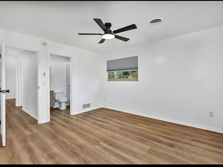 965 Rustic Ct — Photo 2