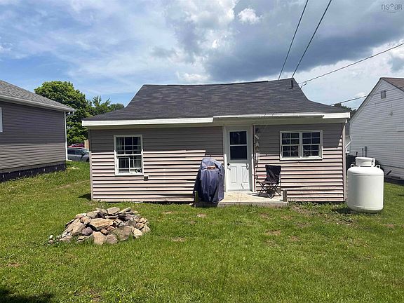 5th image of 103 Cedar St