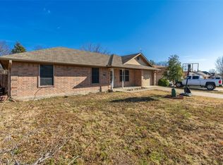 1007 Solomon Dr, Commerce, TX 75428