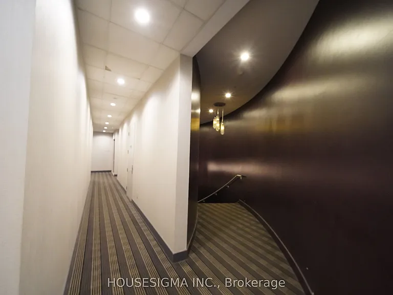 270 Wellington St W #222 — Photo 5
