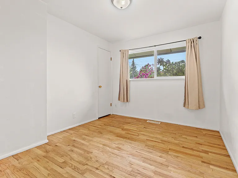 18620 Occidental Ave S — Photo 16