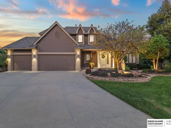 119 S 167th Cir, Omaha, NE 68118