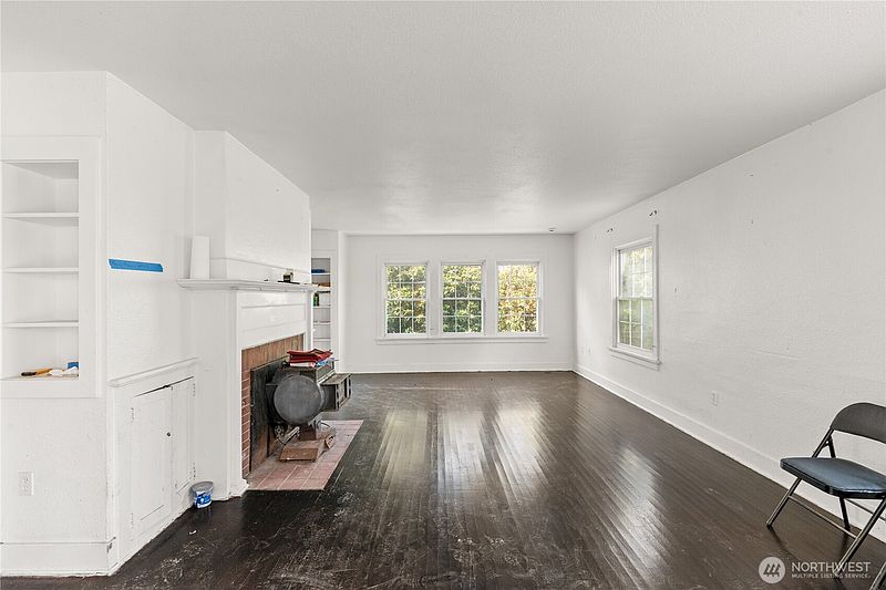 2nd image of 409 W 5th Street