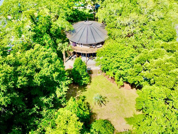 2nd image of 2069 Saint James Dr