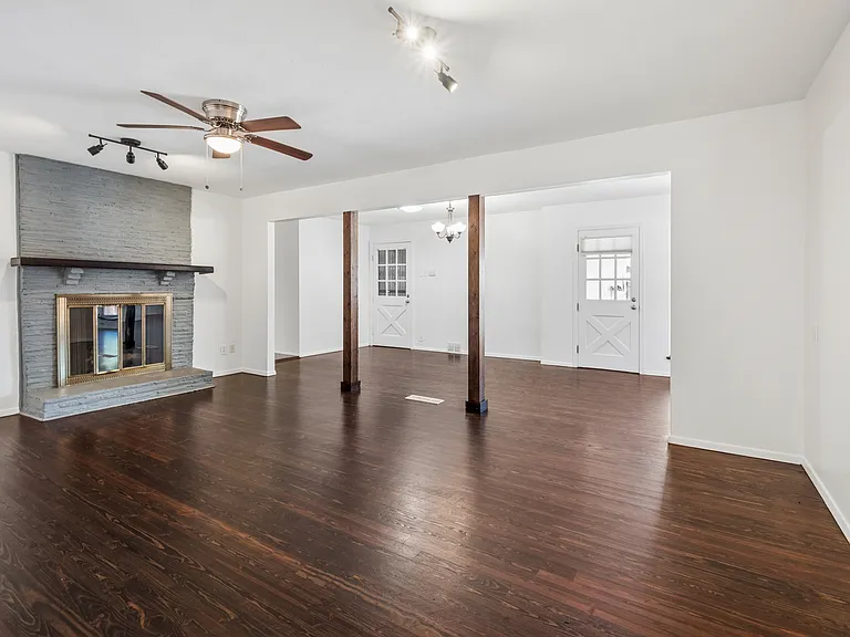 5929 Canterview Dr — Photo 16
