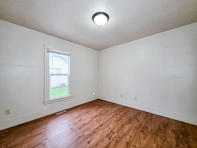 1208 Koenigstein Ave — Photo 9