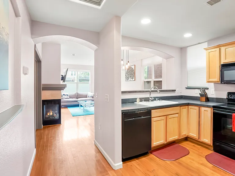 1727 N Pearl St #104 — Photo 7