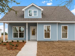 64 Elderberry St, Freeport, FL 32439