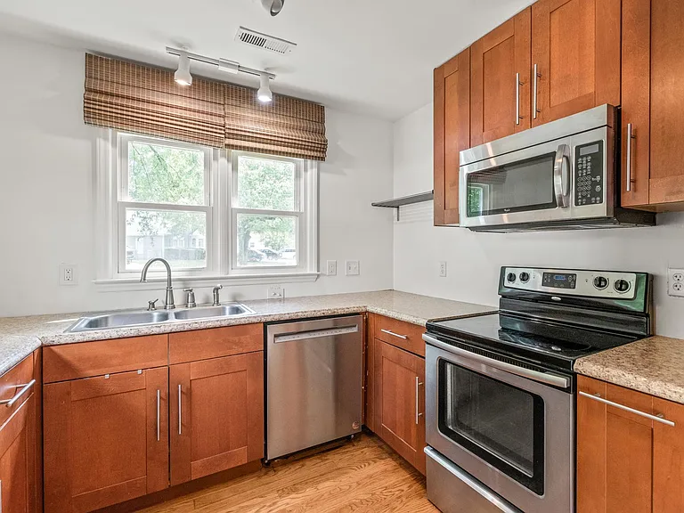 1118 Polk St — Photo 9