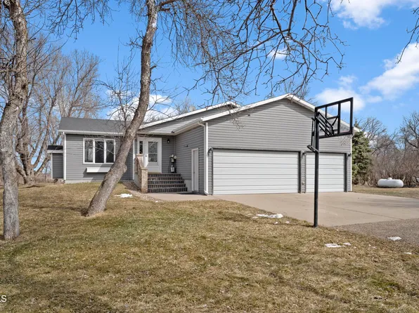 5800 Lariat Loop, Bismarck, ND 58503