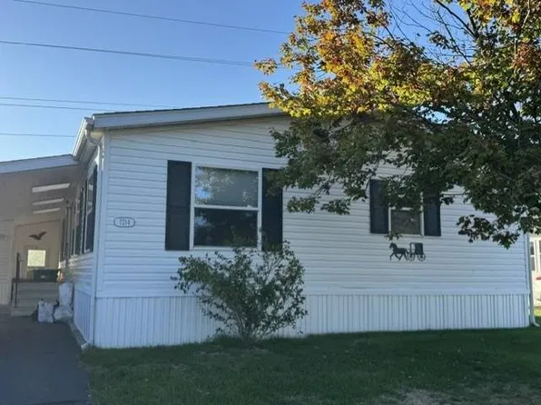 7214 White Oak Cir, Portage, MI 49002