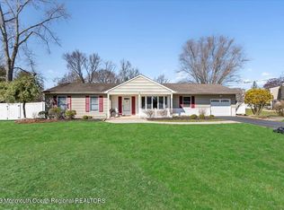5 Saratoga Dr, Manalapan, NJ 07726