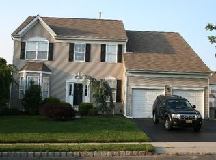 10 Surrey Ln, Burlington, NJ 08016