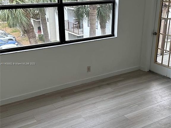 5th image of 718 Executive Center Dr APT 38