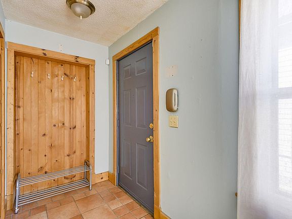 4th image of 190 Charles Ave