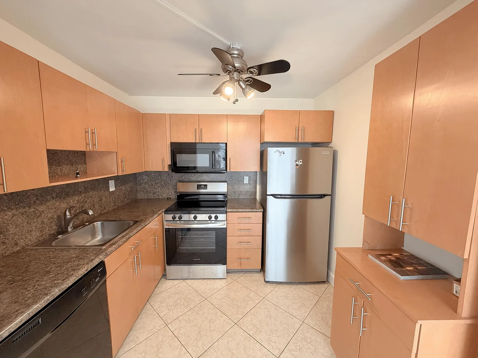 1 bed, 1.5 bath, 760 sqft, $1,650 — Photo 3