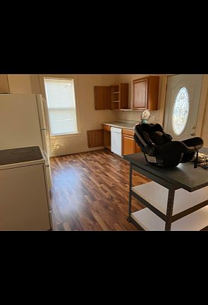3rd image of 811 Leroy Ave #1