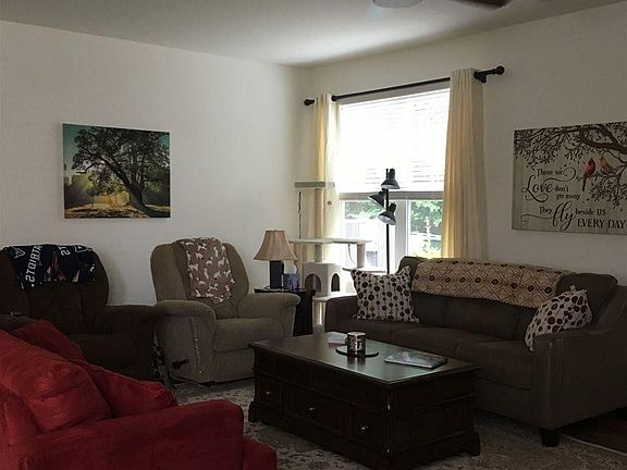3rd image of 902 Saratoga Dr #44