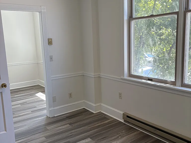 1343 Linden St #4 — Photo 8