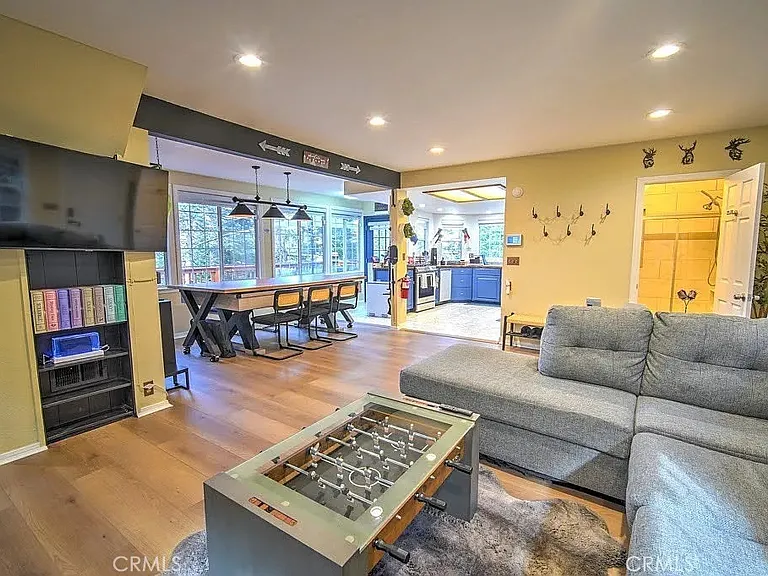 582 Rose Ln — Photo 1