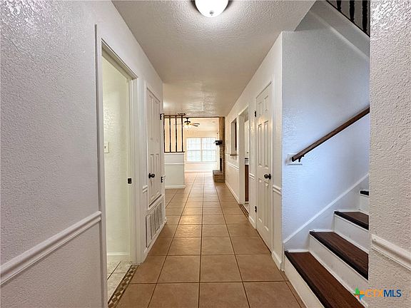 3rd image of 1128 Royal Crest Dr