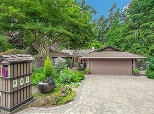 901 129th Pl NE, Bellevue, WA 98005