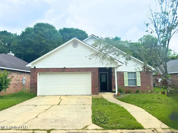 104 Canal St, Gulfport, MS 39507