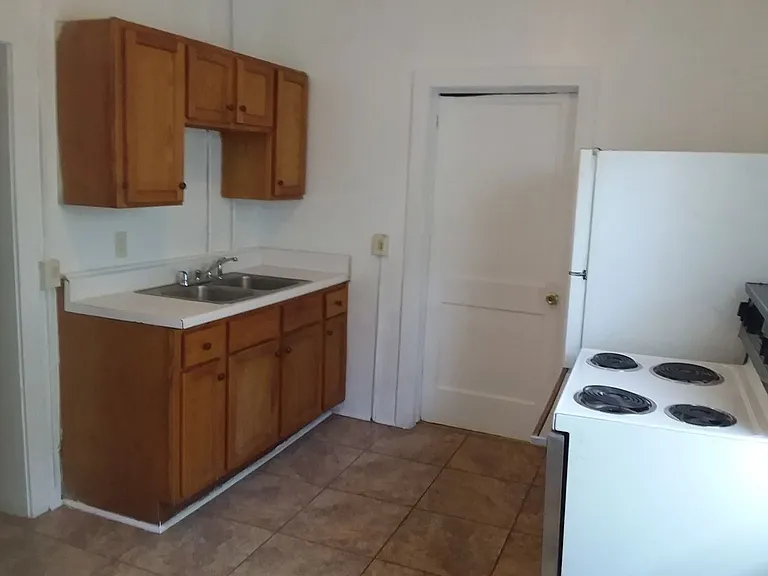 1114 Lafayette Blvd NW — Photo 10