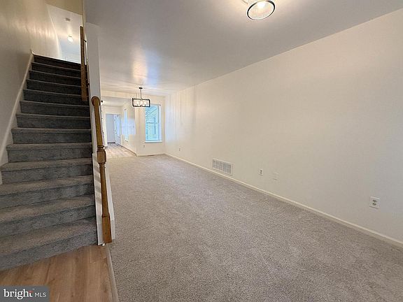 3rd image of 1110 N Walnut St