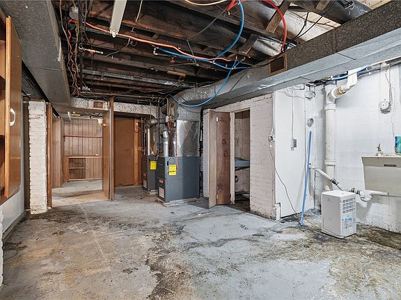 42nd image of 3412 Gleason St