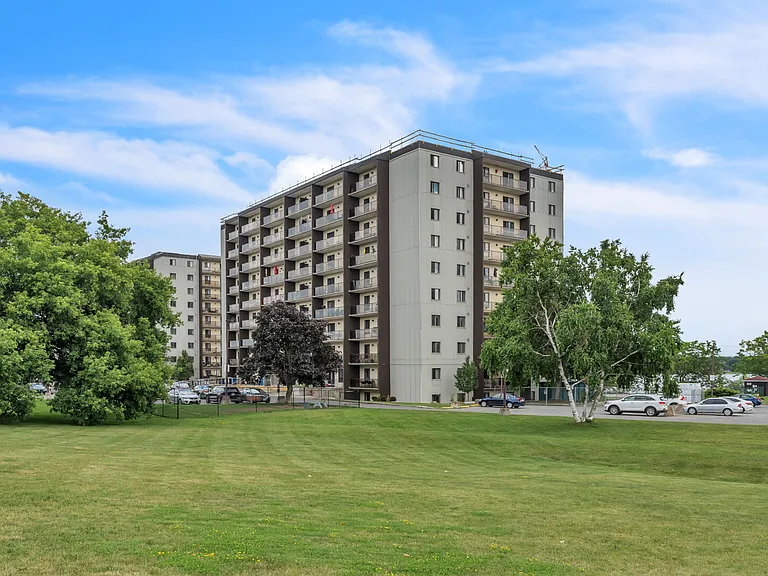 47 Village Dr — Photo 4