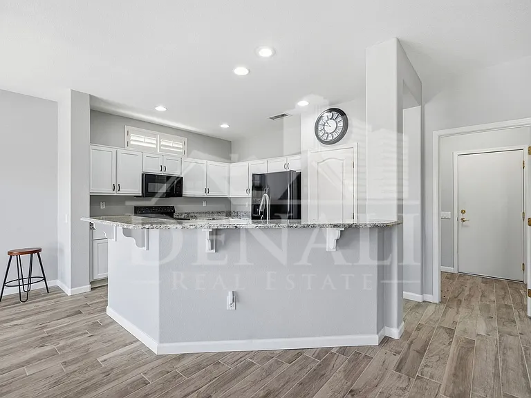 16536 W Rock Springs Ln — Photo 7