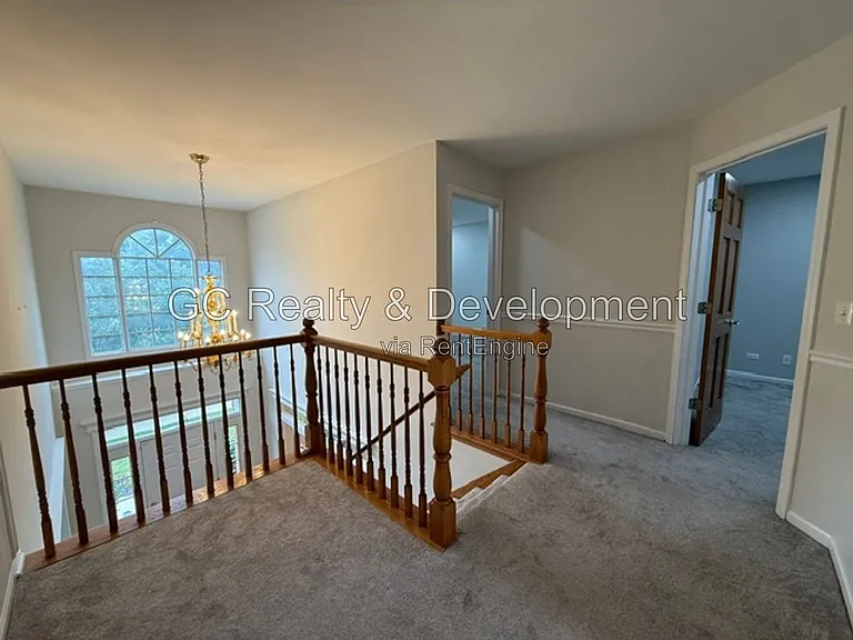 882 Clarendon Ln — Photo 18