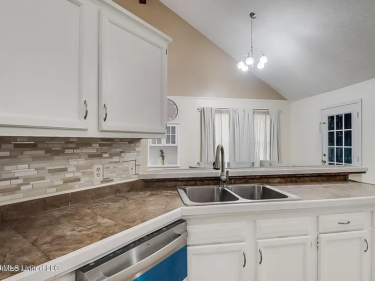 9228 Pointe Aux Chenes Rd — Photo 7