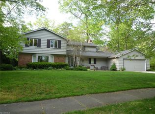 1217 Oakridge Dr, Cleveland Heights, OH 44121