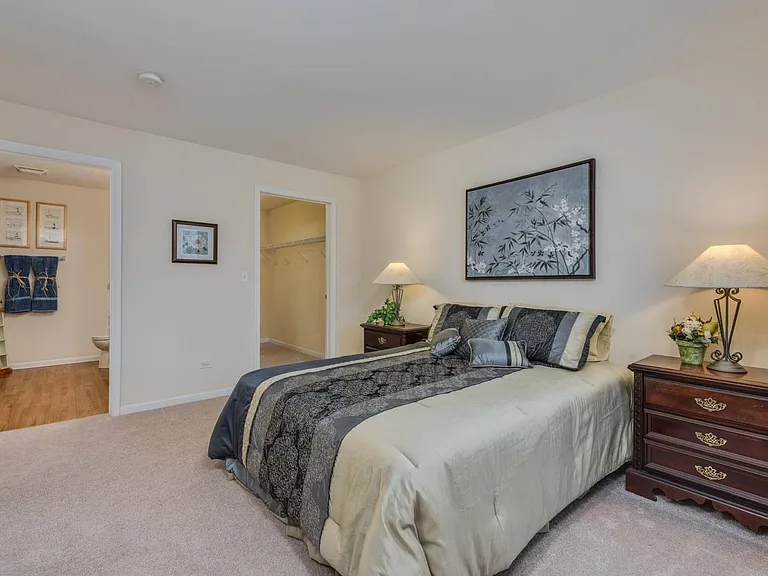 Sutton Place Apartments — Photo 34
