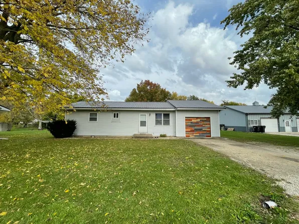 1055 Prospect Ave, Paxton, IL 60957