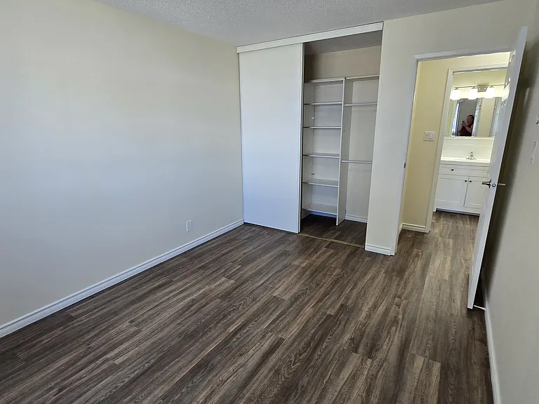 4001 Enemark Cres — Photo 24