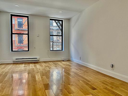 5th image of 95 Orchard St APT 7